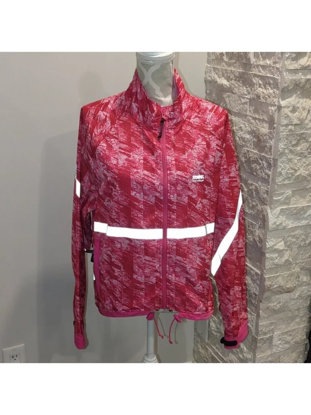 Running Room pattern pink/red reflective windbreaker jacket